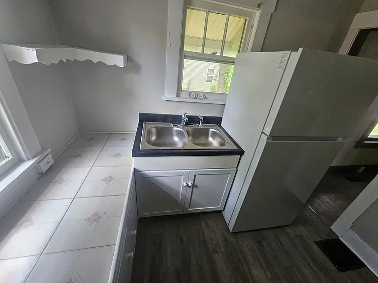 505 E Johnson Ave — Photo 3