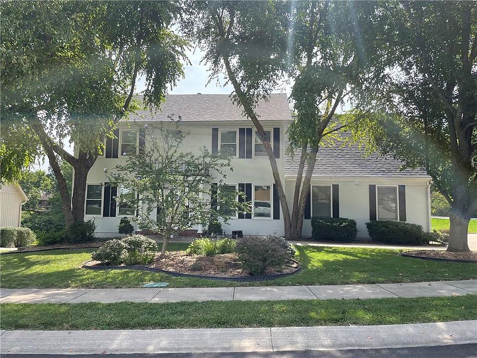 1st image of 1800 NW Westbrooke Dr