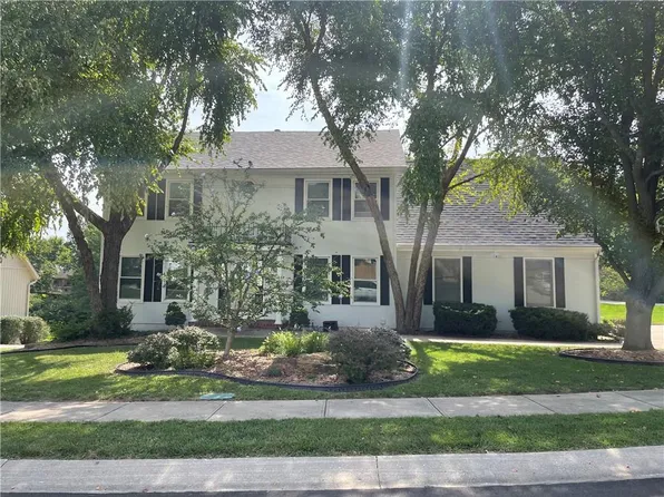 1800 NW Westbrooke Dr, Blue Springs, MO 64015