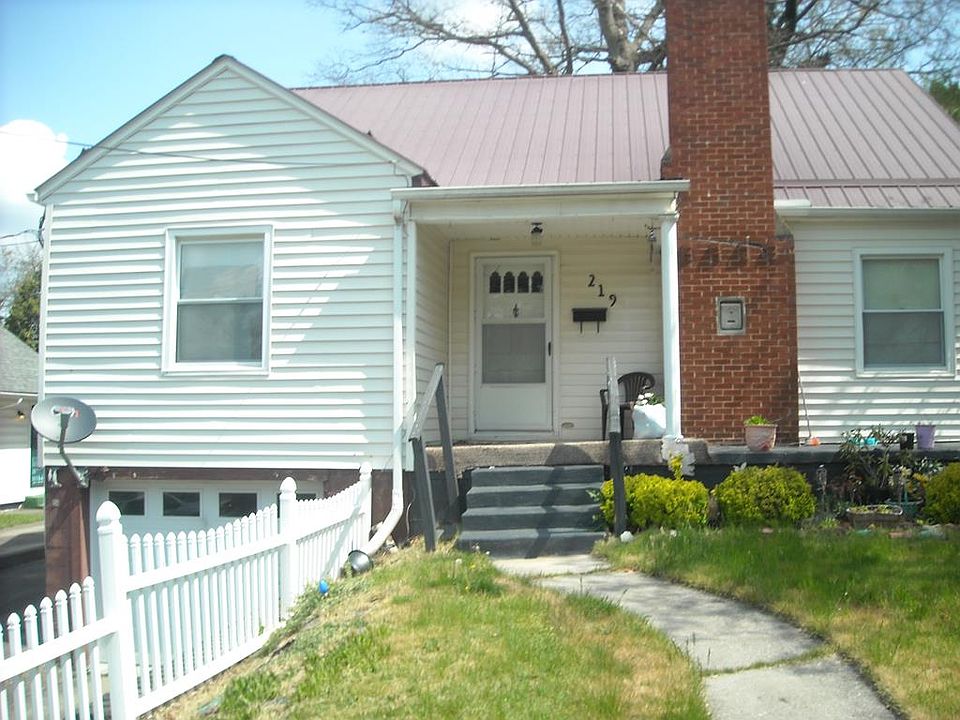 1st image of 206 Crawford St