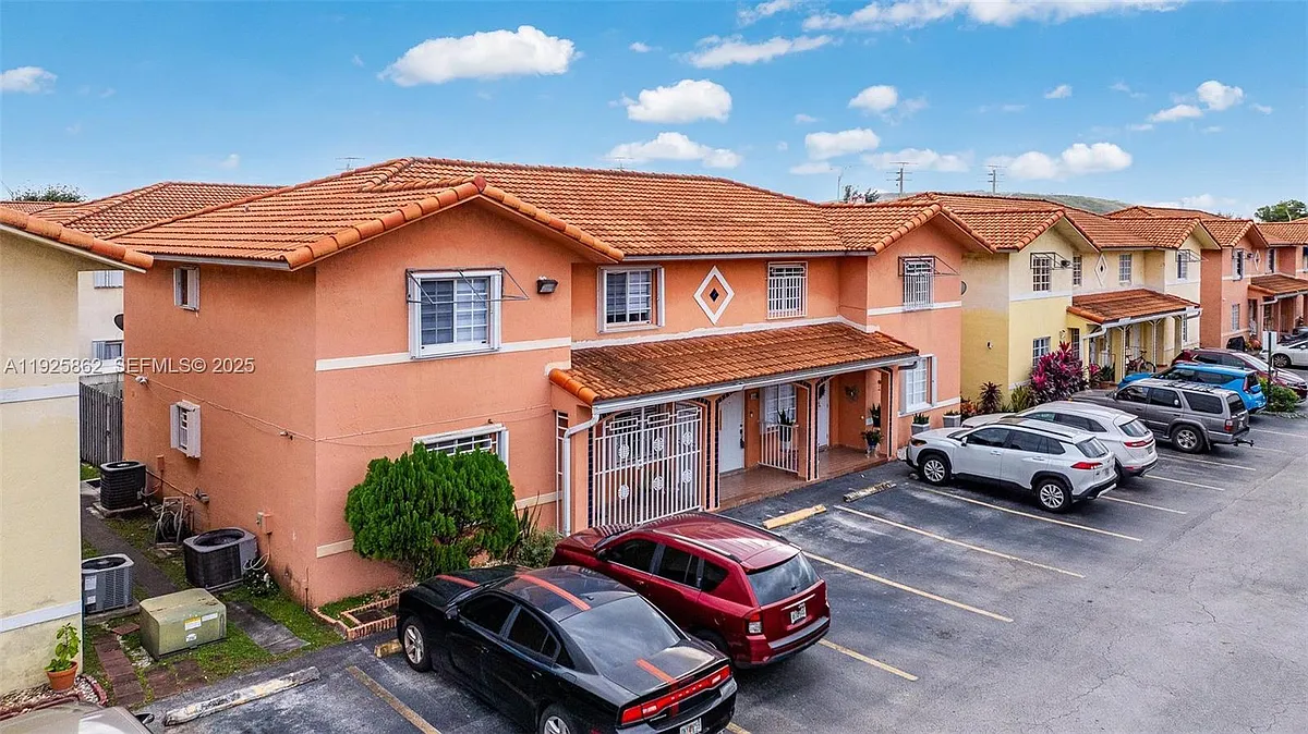 Building Photo - 10101 W Okeechobee Rd #13202