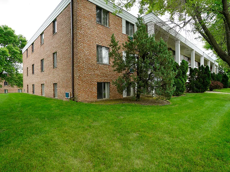 Charlton Estates — Photo 18