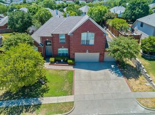 2451 Whispering Breeze Dr, Grand Prairie, TX 75050