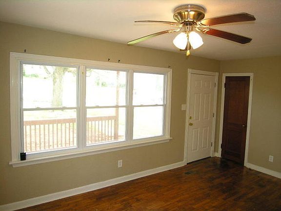 4th image of 713 Centeroak Dr