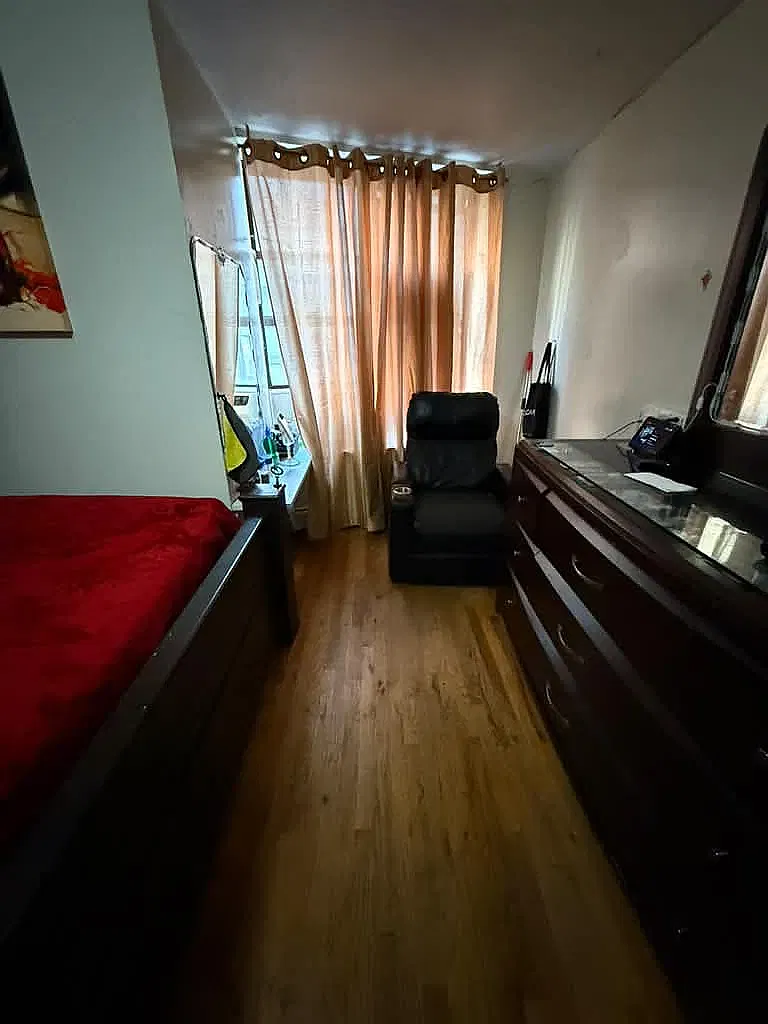 3 bed, $1,200 — Photo 2