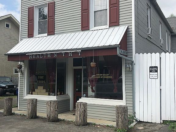 3rd image of 51 Mechanic St