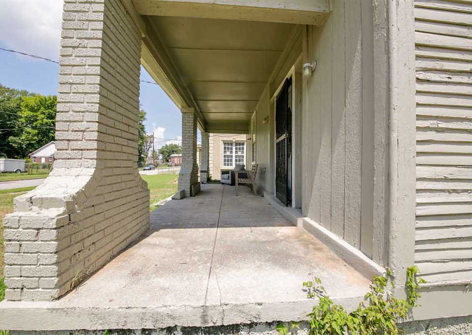 2nd image of 964 Oakview St