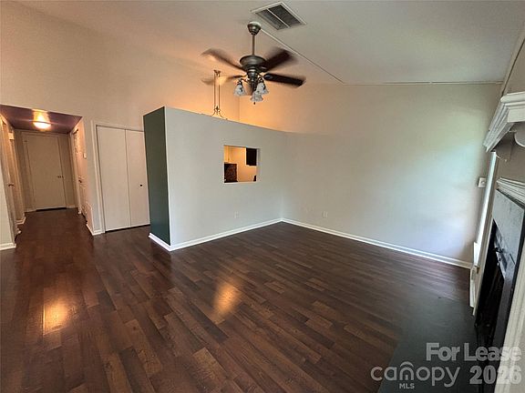 5th image of 430 Queens Rd APT 632