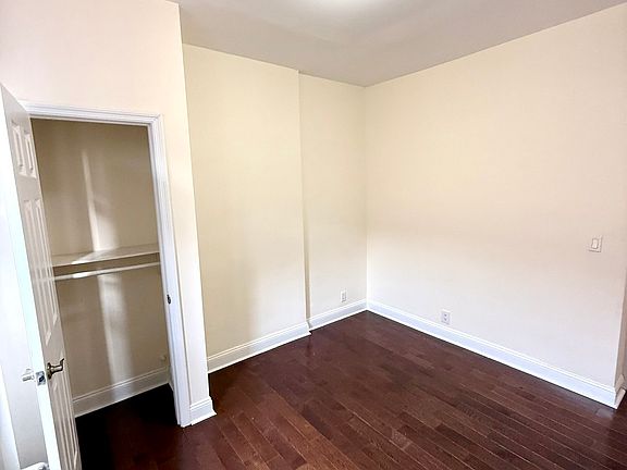5th image of 2810 36th St APT 25