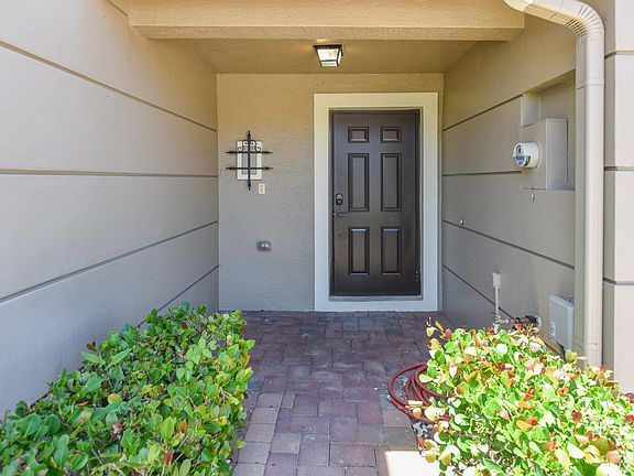 5th image of 2257 SW Marshfield Court