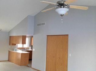 861 Club Ln, Cedar Rapids, IA 52404