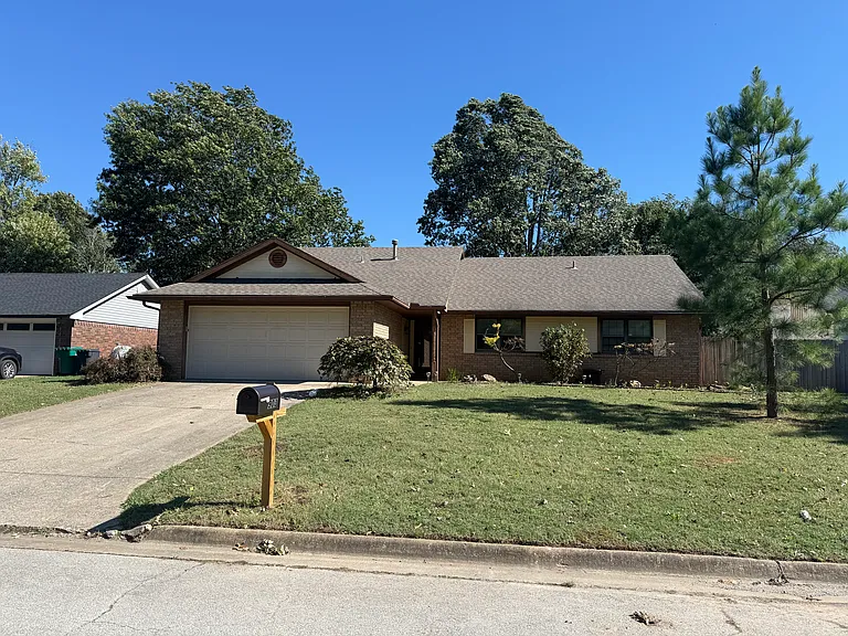 903 N Cardinal Dr — Photo 2
