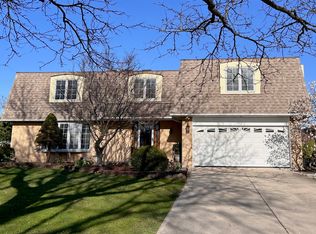7713 Baker Ct, Darien, IL