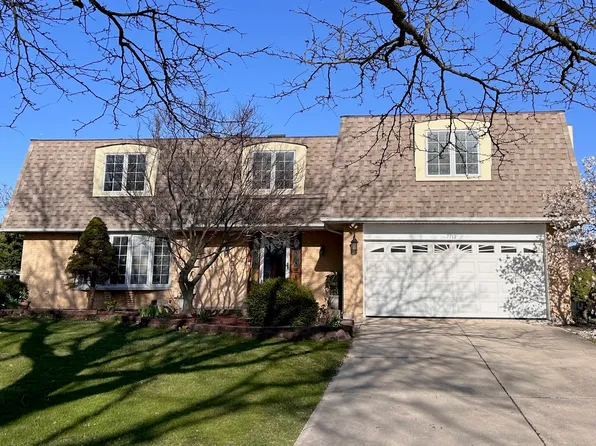 7713 Baker Ct, Darien, IL 60561