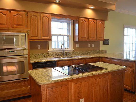 3rd image of 8844 Gainesway Dr