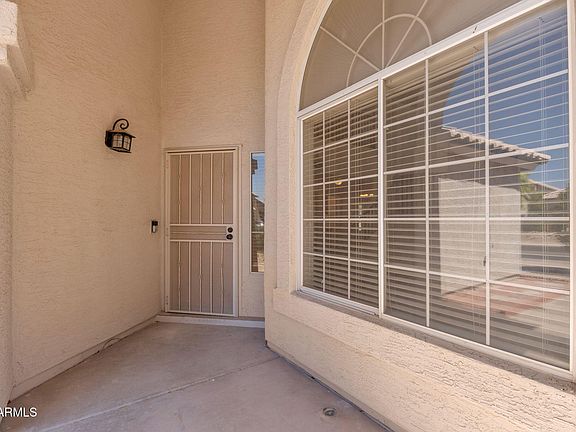 3rd image of 427 W PALOMINO Drive