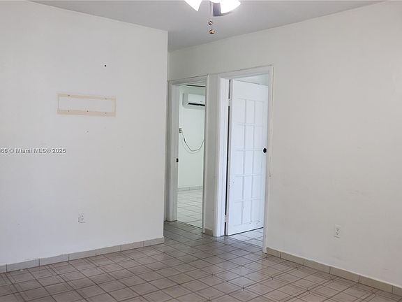 5th image of 210 NW 19th Ave