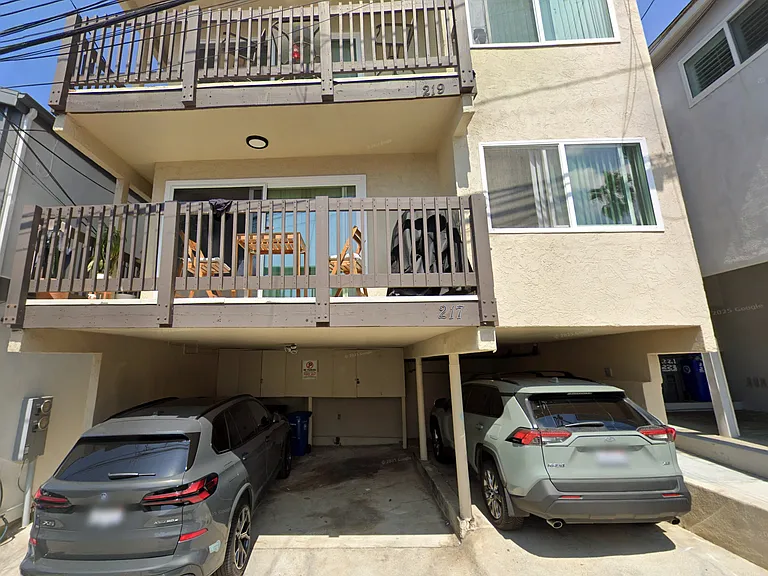 217 El Porto St — Photo 2