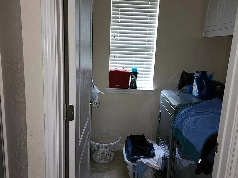 2403 Crystal Dr — Photo 23