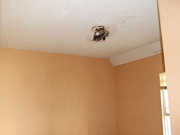 3rd image of 611 N Oak St