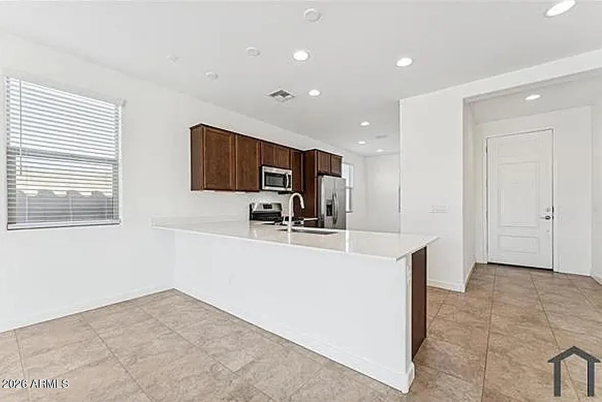 3 bed, $2,199 — Photo 4