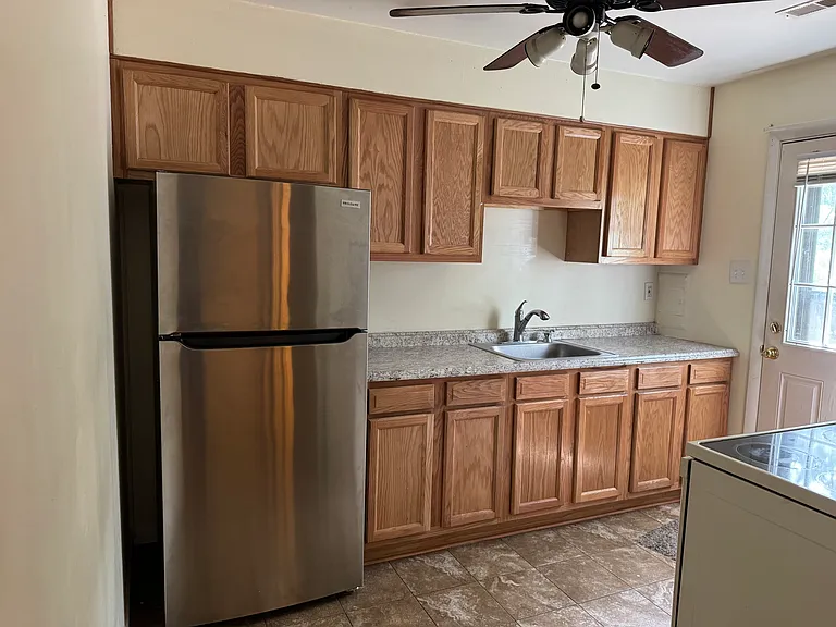 2605 SW Hillcrest Rd — Photo 3
