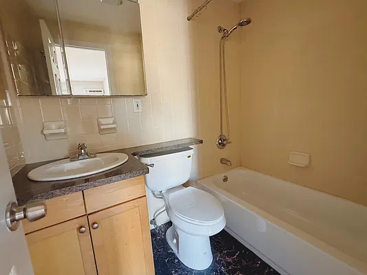 Bathroom, photo 1