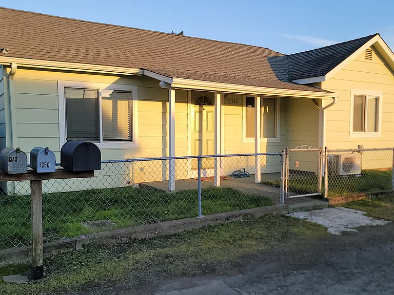1345 Hood St SE — Photo 1