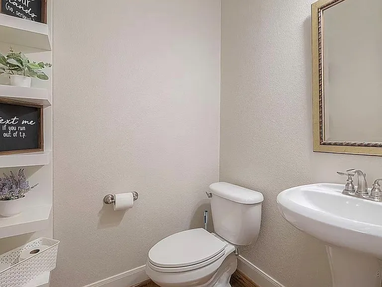 2350 Bastrop St — Photo 15