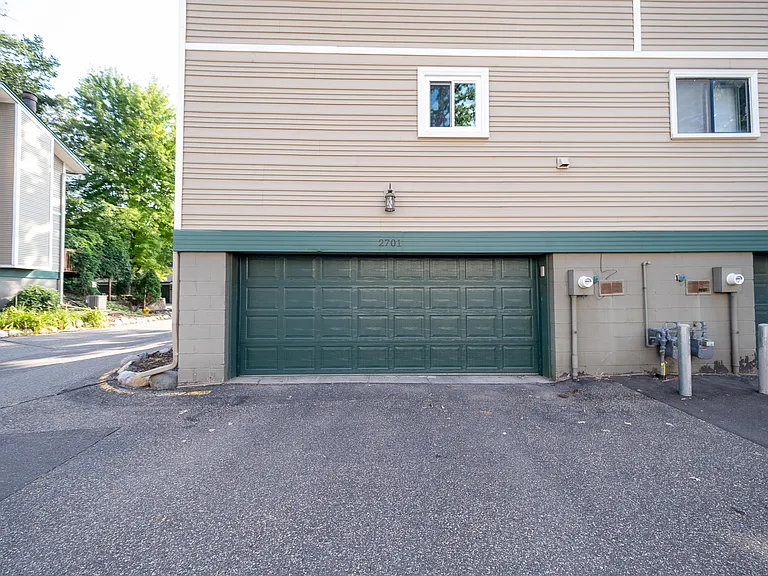 2701 Upland Ct N — Photo 16