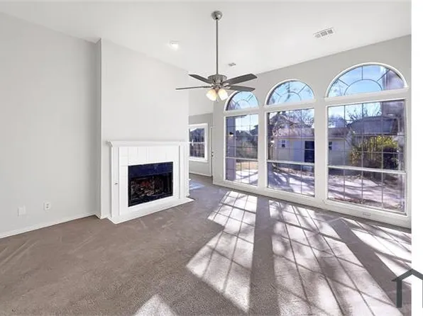 8402 Trail Lake Dr, Rowlett, TX 75088