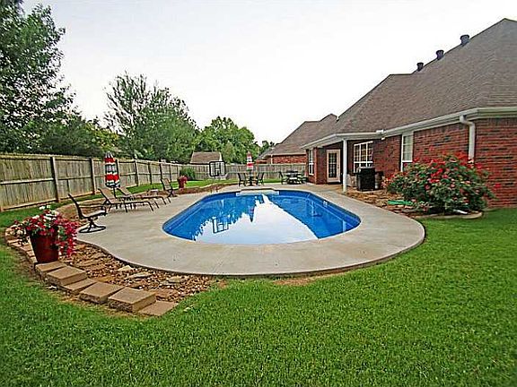 2nd image of 2303 SW Penny Ln