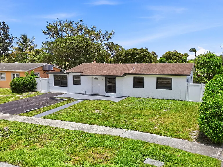 1060 SW 5th Ter — Photo 27