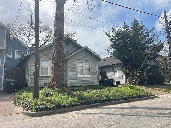 3rd image of 118 E 14th St