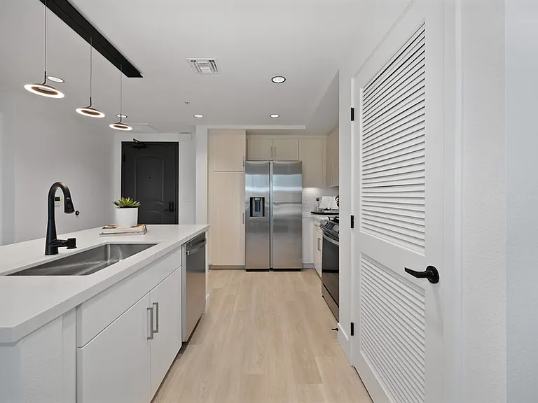 Begonia Place Luxury Apartments — Photo 80