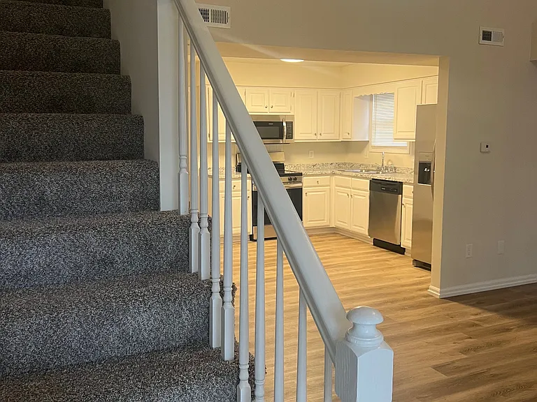 10 N Cedar Lake Dr E — Photo 9