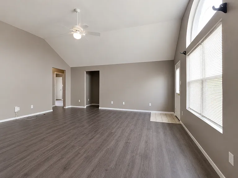 2314 Village Leaf Dr — Photo 3