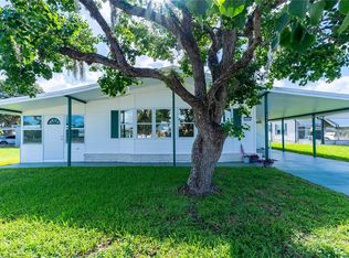 5444 Seville Dr, Zephyrhills, FL 33541