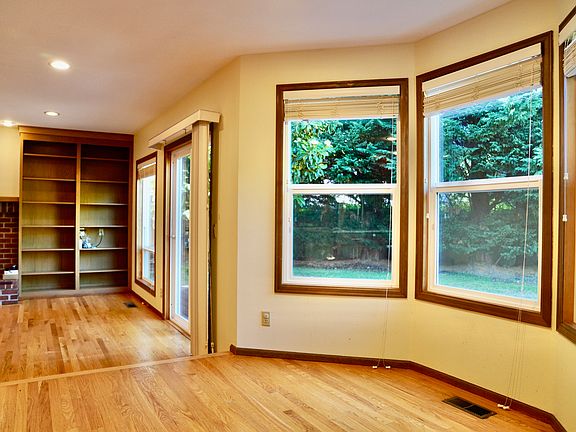 5th image of 5852 146th Ave NE