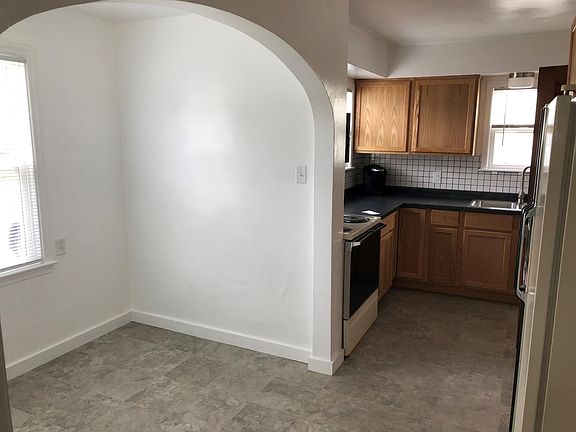 3rd image of 105 E 25th St