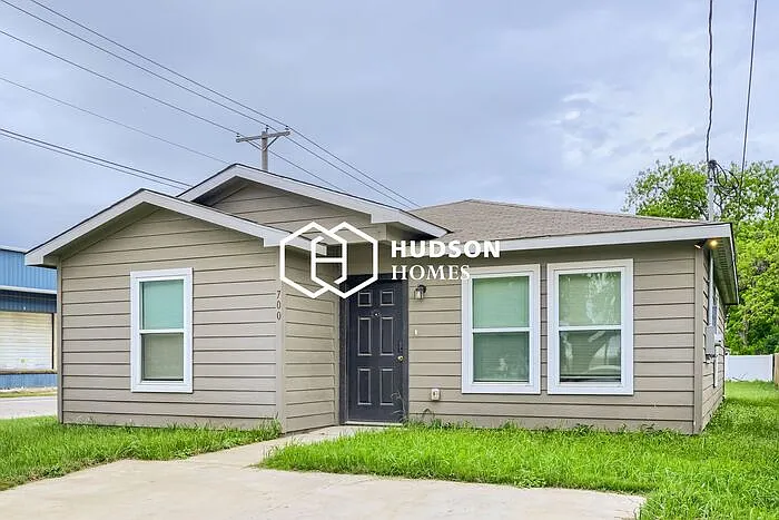 3 bed, 2.0 bath, 1090 sqft, $1,445 — Photo 3