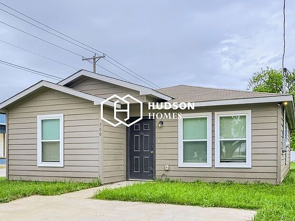 3rd image of 700 E Pecan Ave