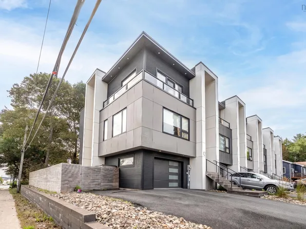 12 Craigmore Dr, Halifax, NS B3N 1M2