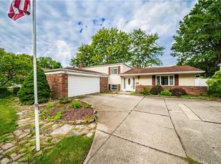 6584 Louann Dr, North Olmsted, OH 44070