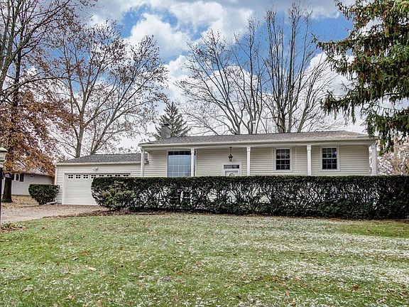3rd image of 1035 Chateau Dr