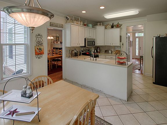 5th image of 12813 Heathland Dr