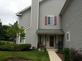 303 Windsor Ct UNIT B, South Elgin, IL 60177