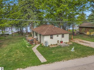 6870 Birchwood Dr, Kewadin, MI