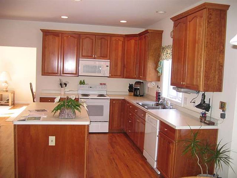 2nd image of 5 FOUR LEAF MANOR Drive