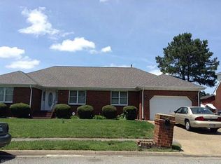 3932 Lakeview Dr, Chesapeake, VA 23323